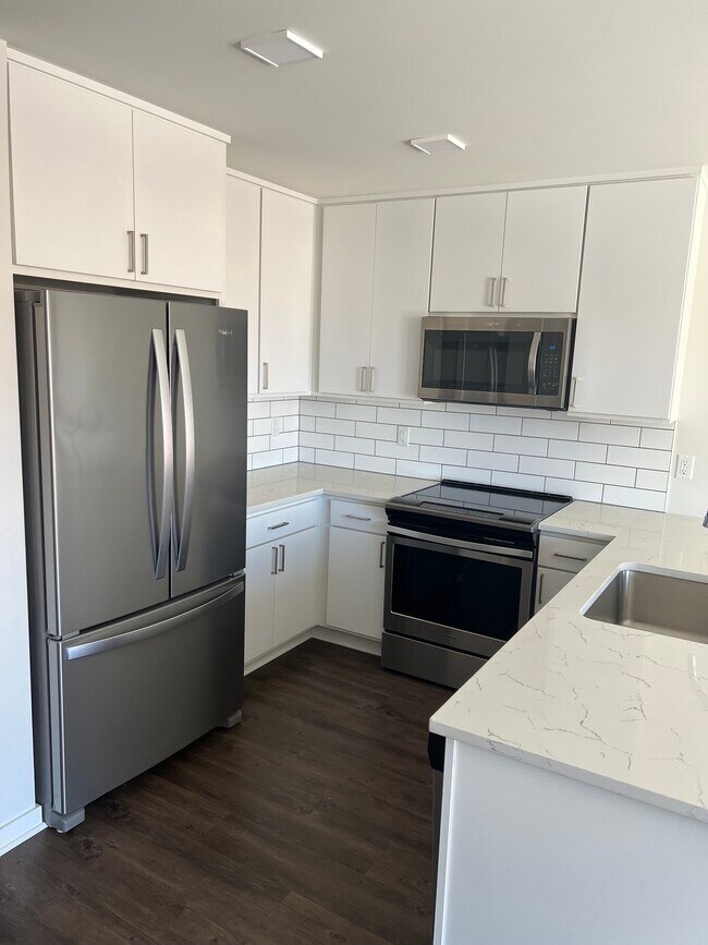 French Door refrigerator with ice maker - Vantage on the Park