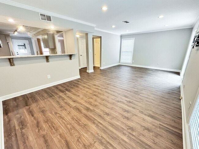 Photo - 5030 Meadow Ln