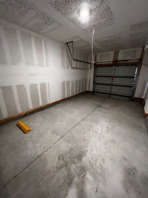 Photo - 70 Oarsman Xing Dr