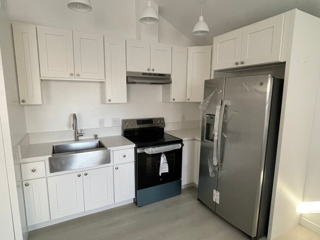 Photo - 225 1/2 W 56th St