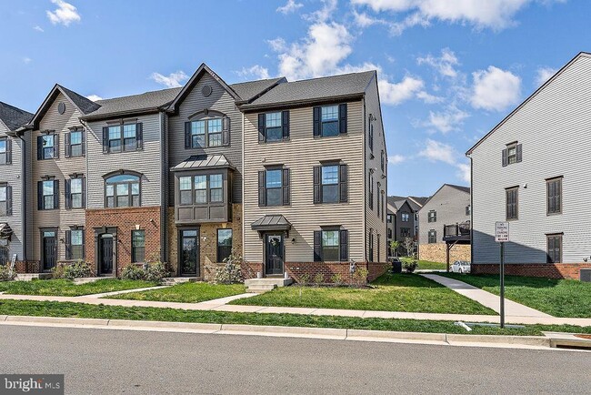 Building Photo - 1008 ALUM Rd
