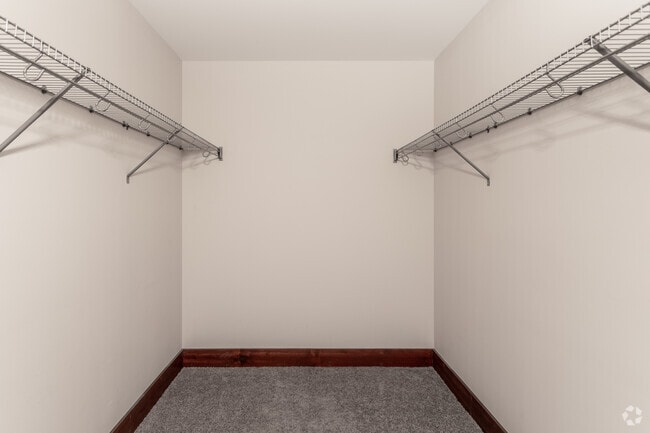 2BR, 2BA - 1,000-1,400 SF