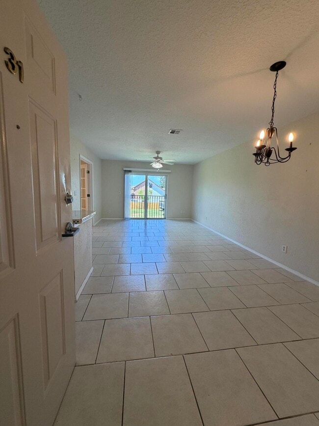 Building Photo - 220 Columbia Dr Unit 31