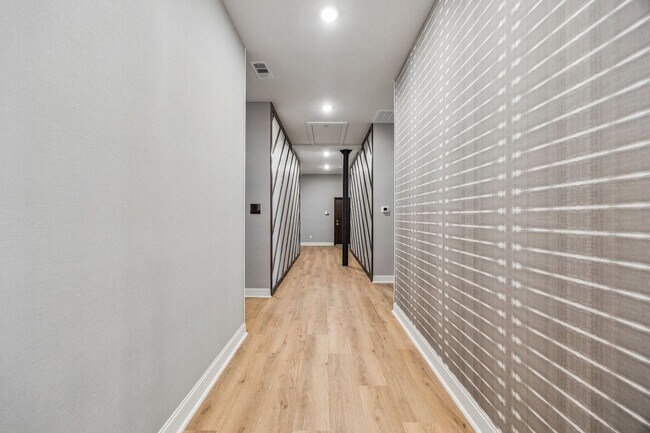2010 Commerce St Unit B201