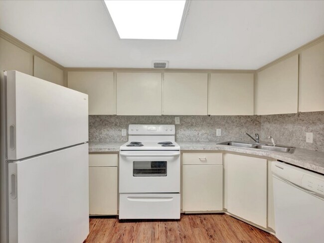 Photo - 208 E Starr Ave Unit 13