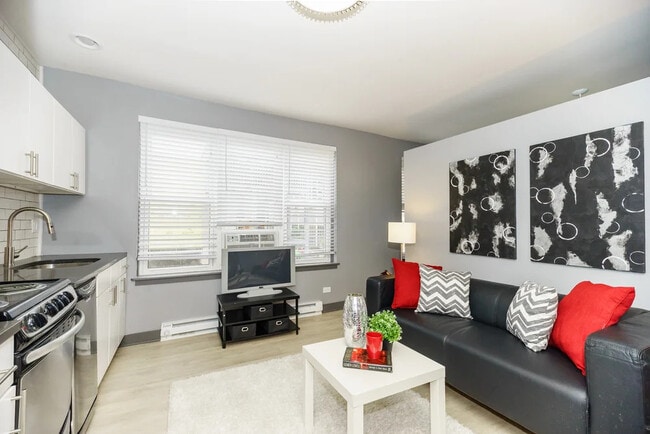 Photo - 944 W Montrose Ave