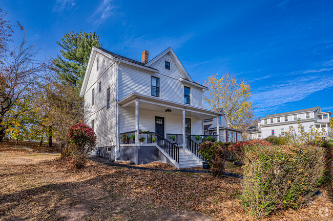 Building Photo - 139 Oak St Rental