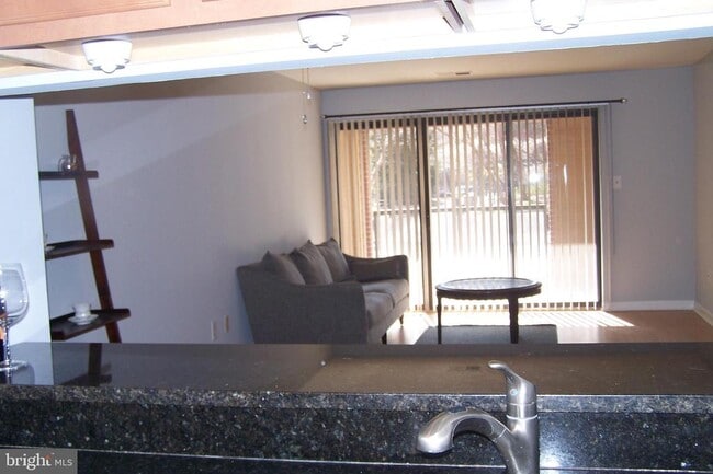 Photo - 1029 N Stuart St Unidad 108