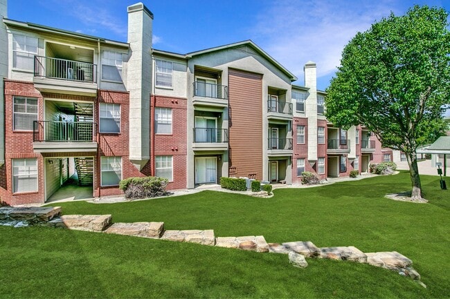 Building Photo - Saratoga