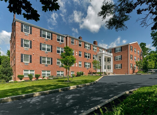 Crestwood Apartments in Wayne, PA – Expansive view of beautifully landscaped grounds and classic red brick exterior