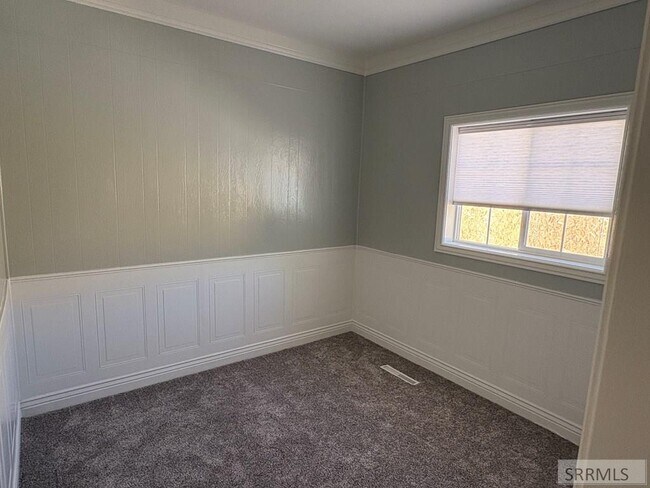 Photo - 357 1st W St