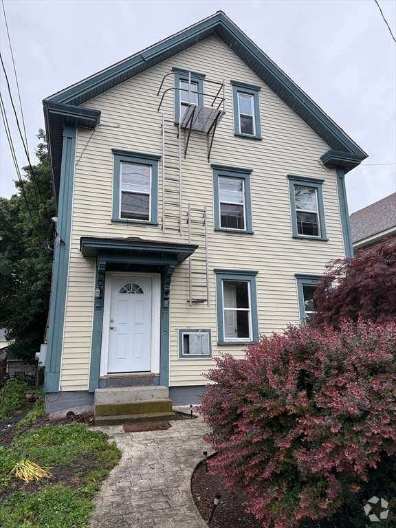 Building Photo - 71 Tremont St Unit 1 Rental