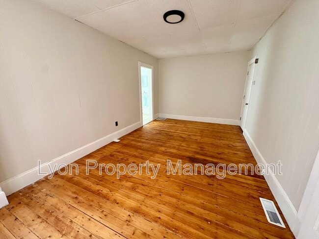 37 Mechanic Ave Unit 1L