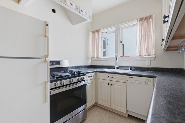 Photo - 1530 Miramar Dr Unit 1530 Miramar - Apt 6