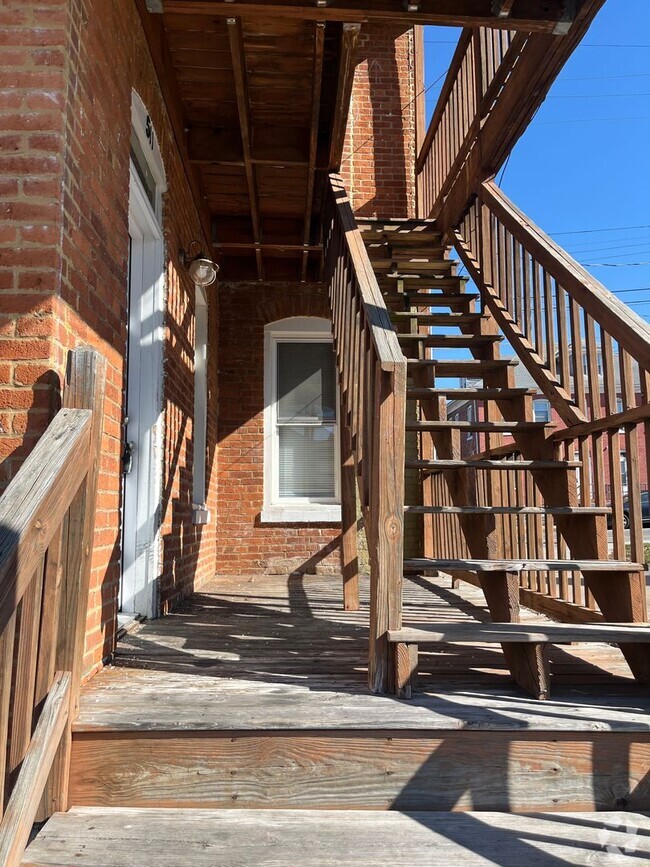 Building Photo - 511 W Franklin St Unit 1st Floor Rental