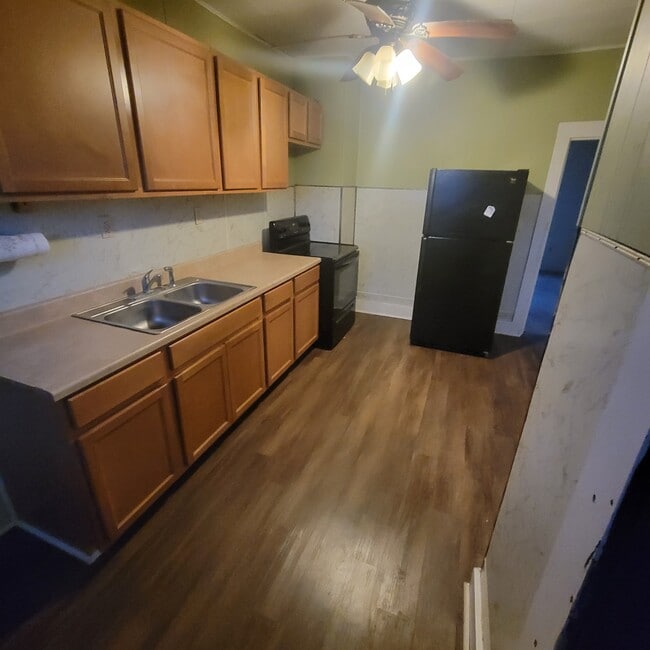 421 E Washington St Unit Upstairs apartment