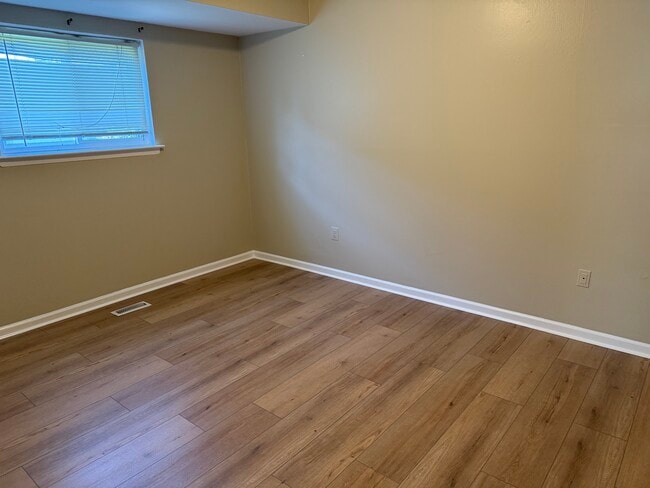 Photo - 9358 Hoff St