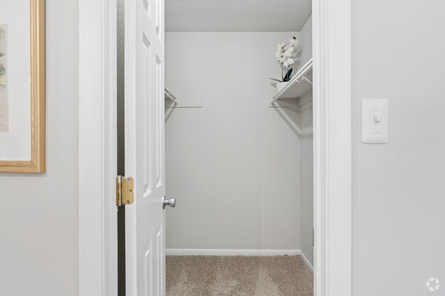 Serendipity 2BR, 2BA - 940SF - Walk-In Closet