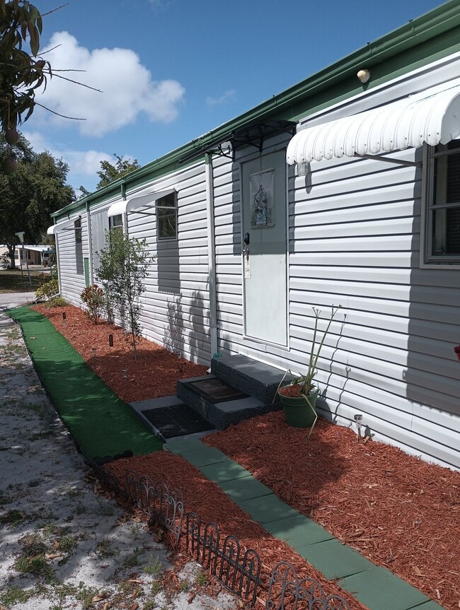 Photo - 300 NW 50th St