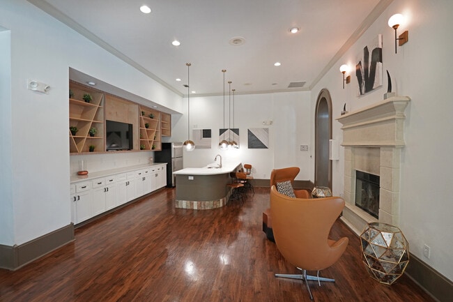 Cocina y salón comunitarios - Residences at River Park West