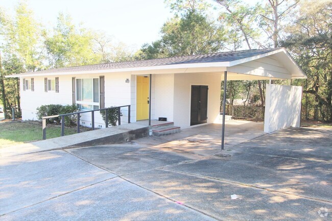 Building Photo - Spacious 3-Bedroom, 2-Bath Home Near Cordo...