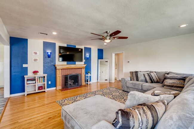 Photo - !!!MOVE IN SPECIAL - 50% off !!! Upgraded ...