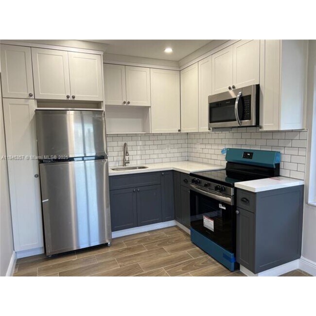 Photo - 1136 SW 12th Ct