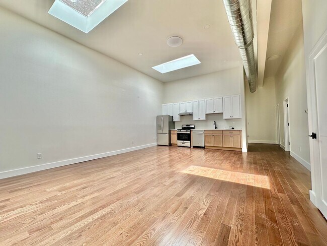 Photo - 402 Crown St Unit 402-1