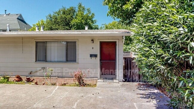 Building Photo - 630 Wright St Rental
