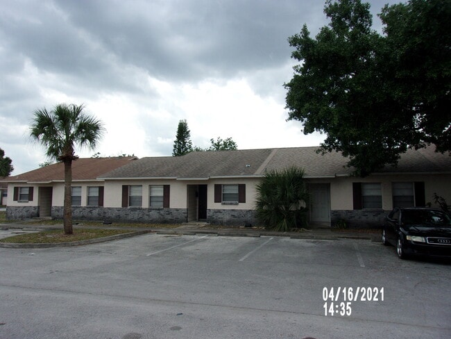 Building Photo - 1514 Clearlake Rd Unit 85