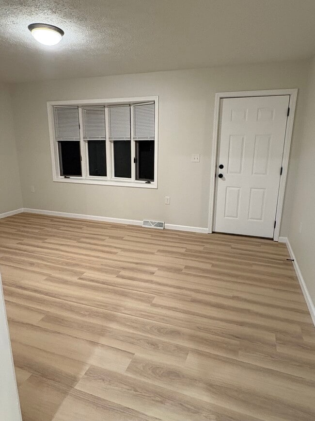 Photo - 275 W 10th St