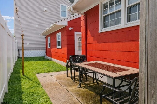 1118 W Beach Ave