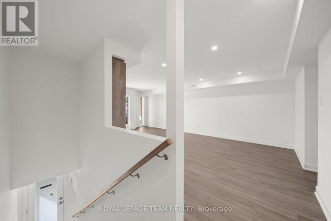 Photo - 998 Hollington St Unit Upper