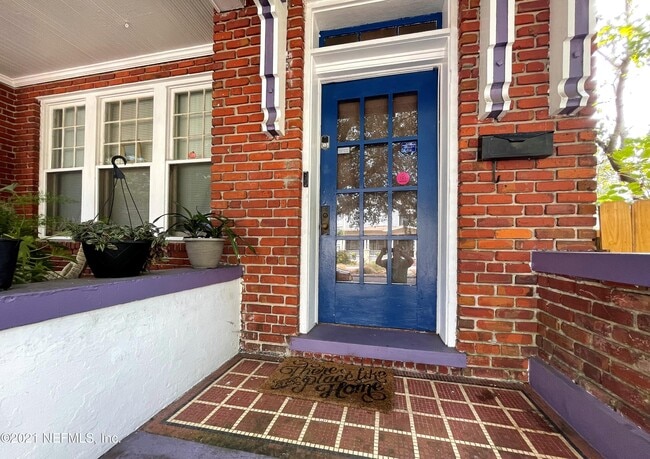 Photo - 148 W 6th St