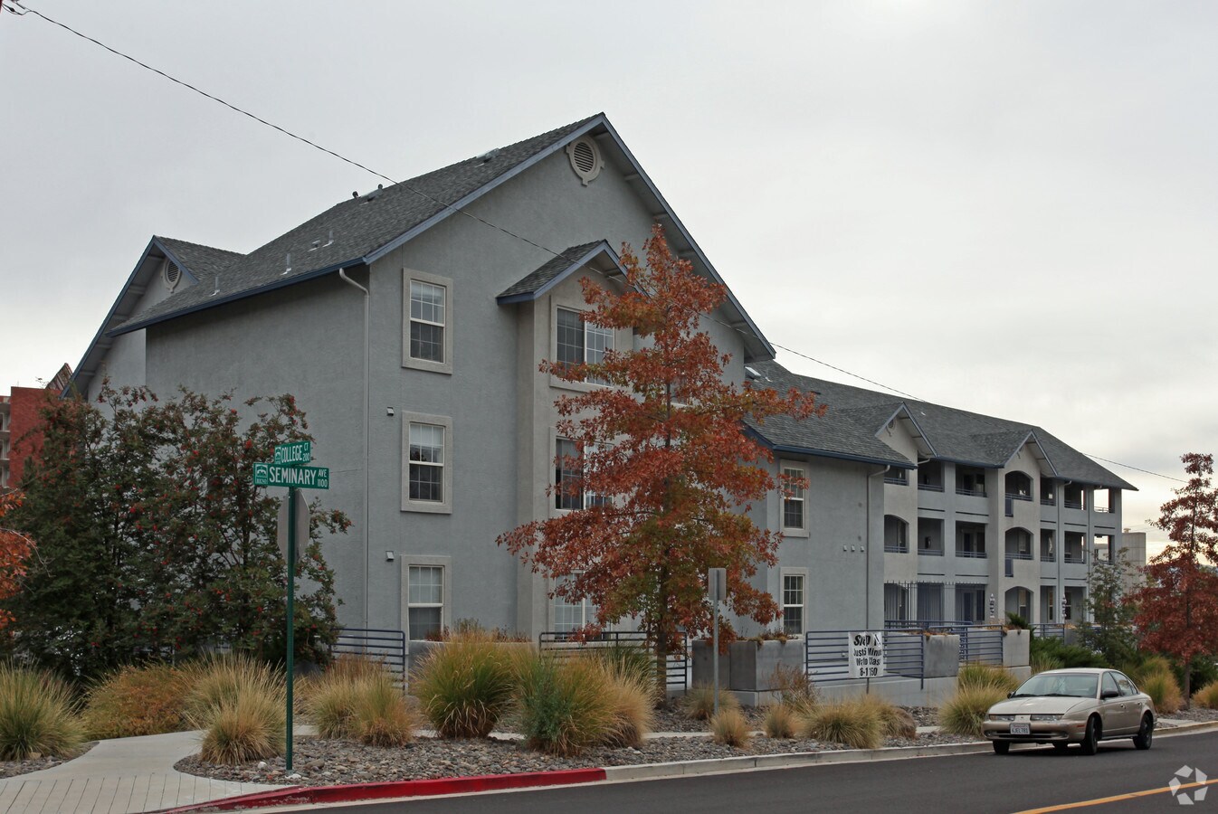 College Courtyard Apartments - College Courtyard Apartments