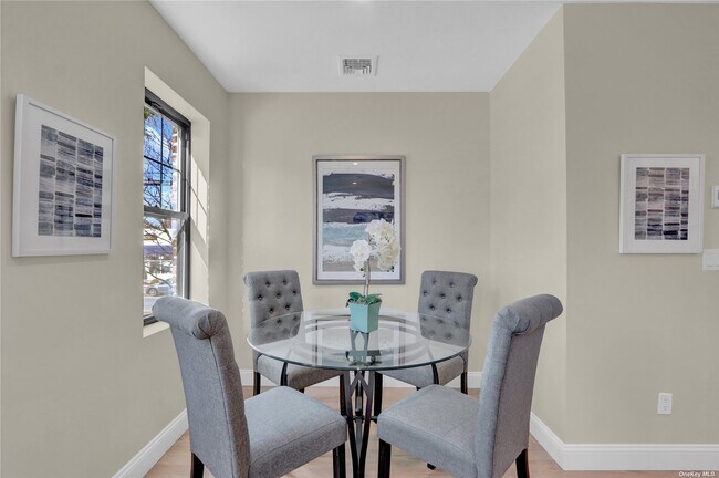 Photo - 608 Jericho Turnpike