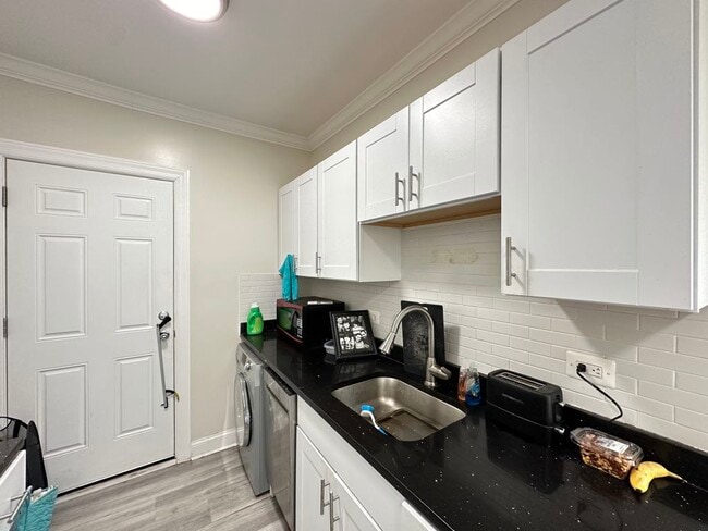 Photo - 3817.5 N Greenview Ave Unit W3