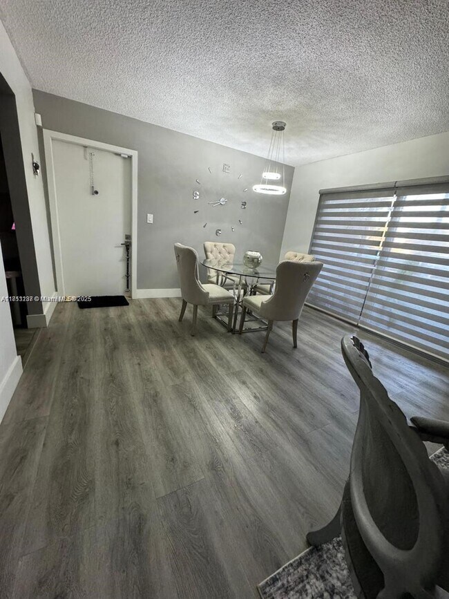 Photo - 370 E Laurel Dr Unit 3E