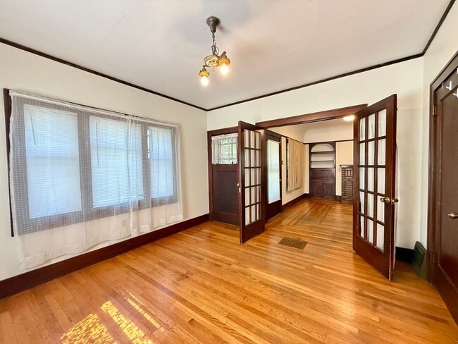 Photo - 806 Spring Ave
