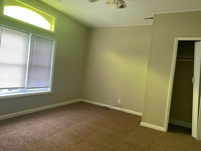 Photo - 3 Bedroom House with Fenced in Yards!