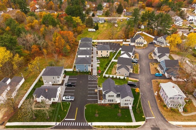 Building Photo - Ember Drive Unit 4 Ember Drive, 2