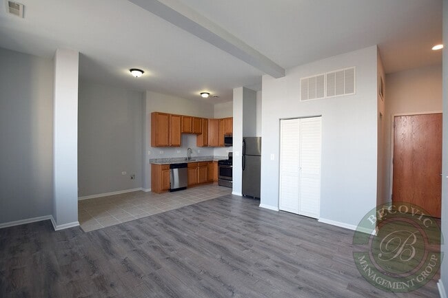 Photo - 2505 W Howard St