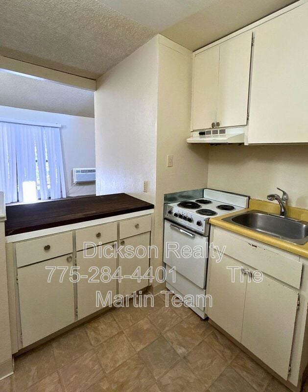 Photo - 2450 Lymbery St