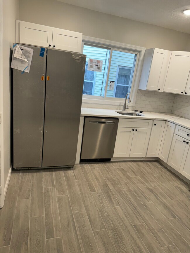 Building Photo - 40 Temple St Unit 1 Rental