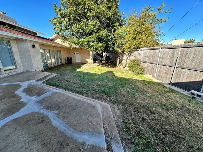 Photo - 5 bed conversion 3 bath house in OKC