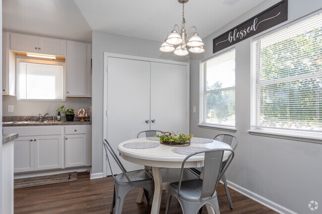 Área de comedor - Mallard Cove Apartments