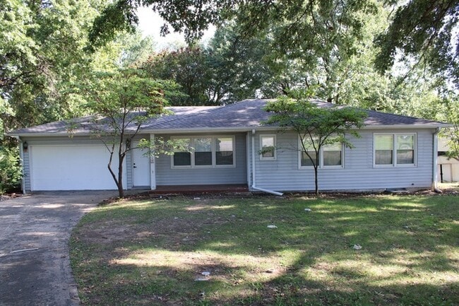 Building Photo - Spacious and beautiful 5 bedrooms and 2 full baths home located on E 47th St in Kansas City, MO