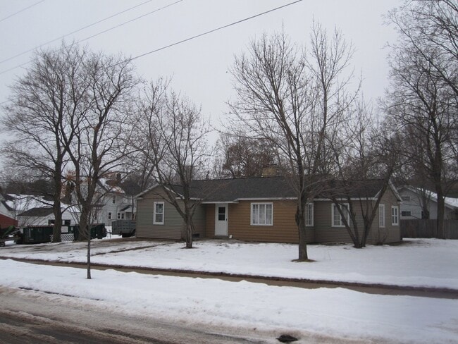 Photo - 3 Bed 1 Bath near UWEC! Available June 1st
