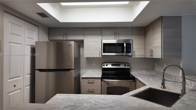 Photo - 9044 W Atlantic Blvd Unidad 321