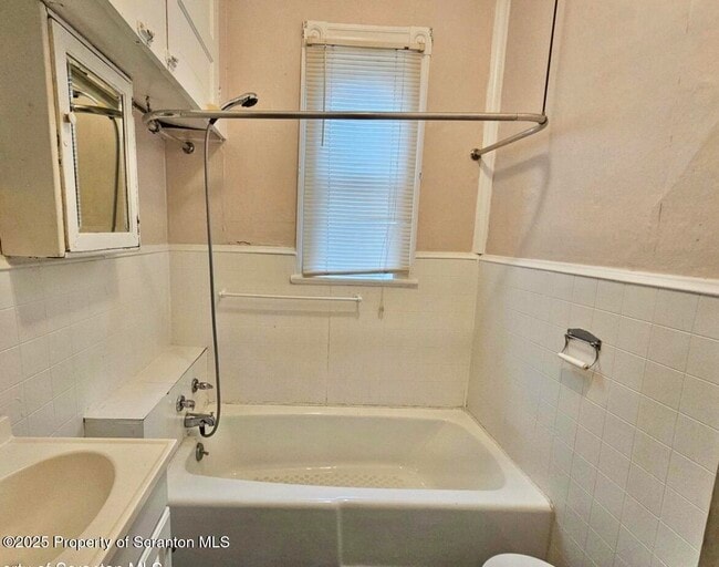 Photo - 1531 33 Washburn St